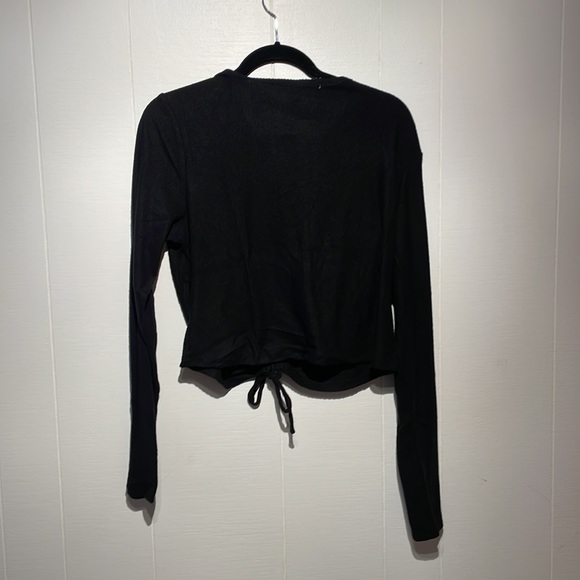 Black Long Sleeve Crop Top - Picture 4 of 4